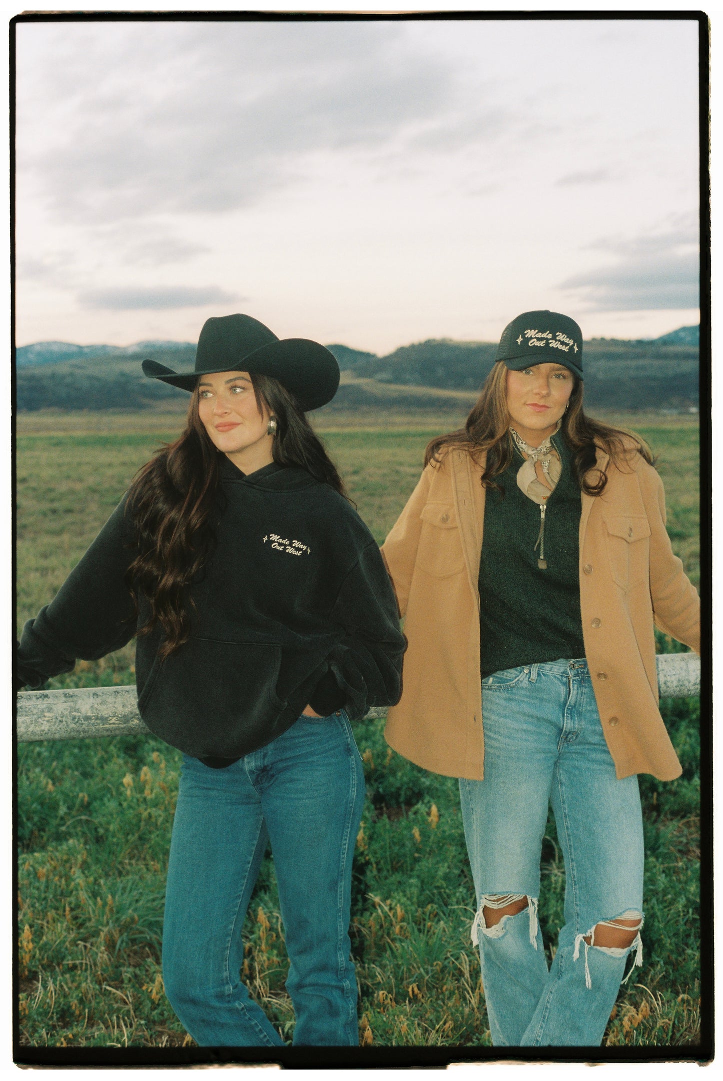 The Roundup Fleece Cropped Hoodie - Washed Black