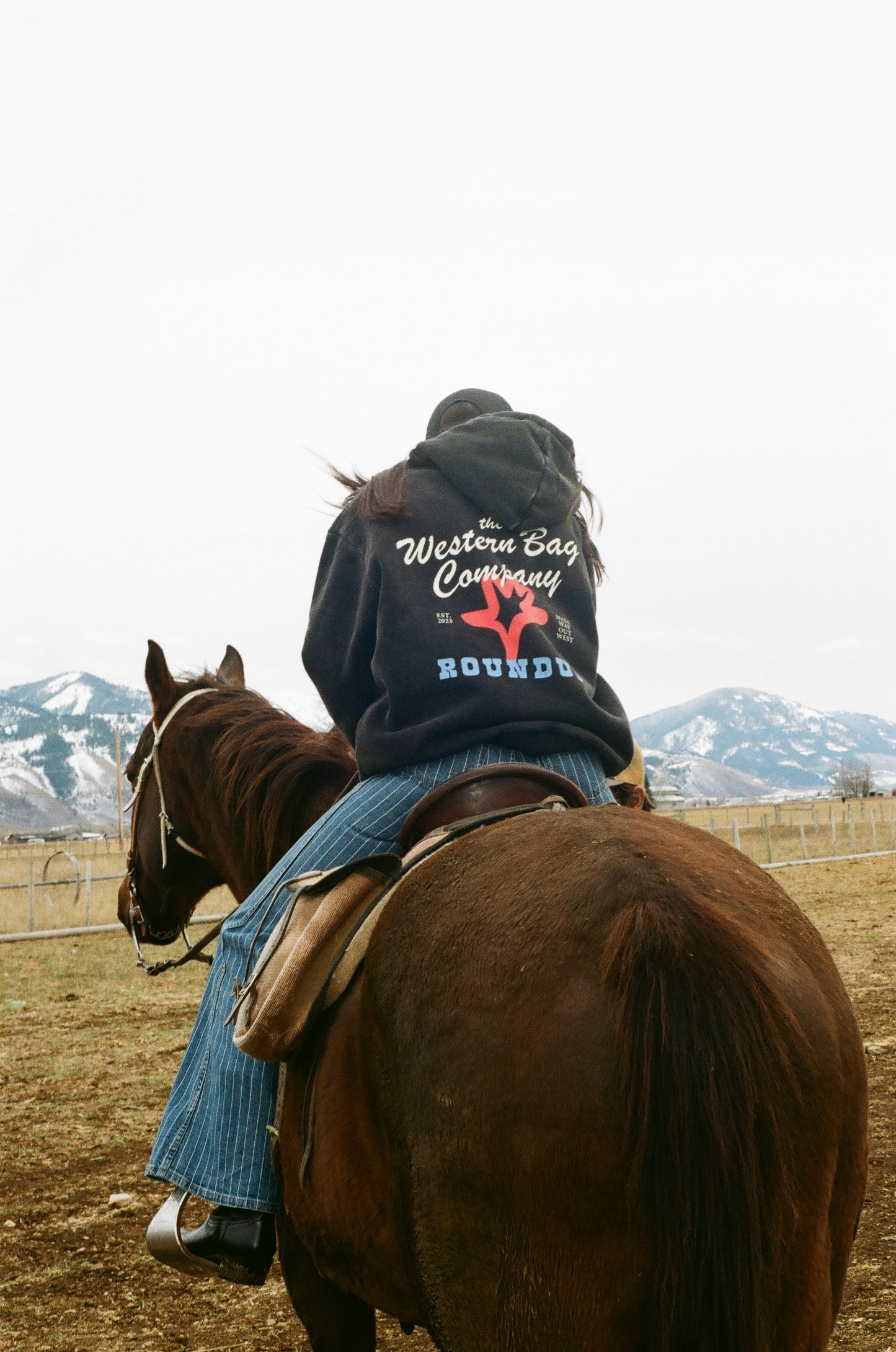 The Roundup Fleece Cropped Hoodie - Washed Black